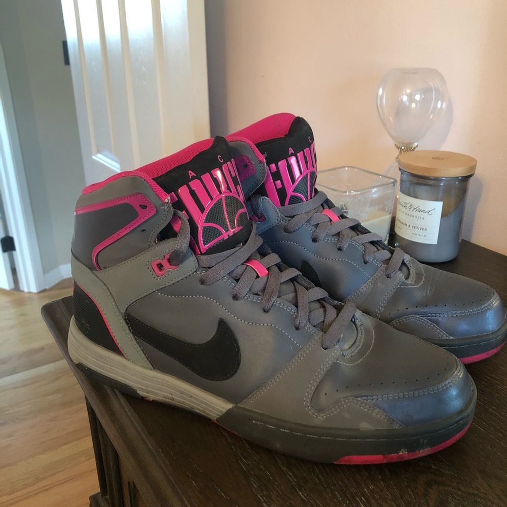 nike pink and grey sneakers
